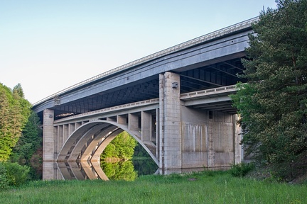Mosty protektorátní dálnice - Dvoupatrový dálniční most